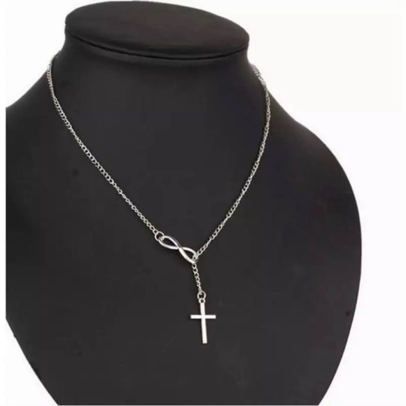 Jewelry - Women’s silver necklace